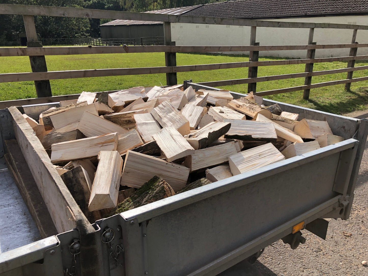 Large Crate Kiln Dried Mixed Hardwood Load Half Trailer – Ready To Burn